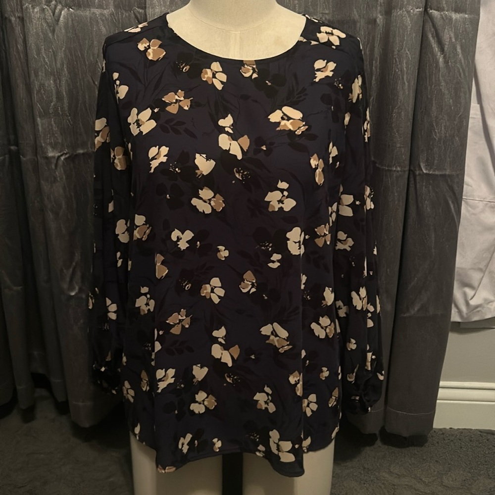 Like New Nave floral blouse. Very Flattering.